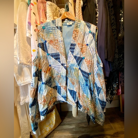 Patchwork, asymmetrical, sleeveless vest - Picture 3 of 10